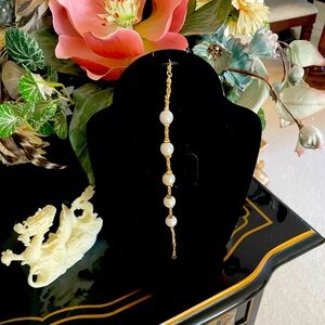 Elegant White and Gold Beaded Bracelet